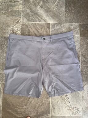 Kirkland Signature Men's grey Flat Front comfort waistband Shorts size 42 in NWT